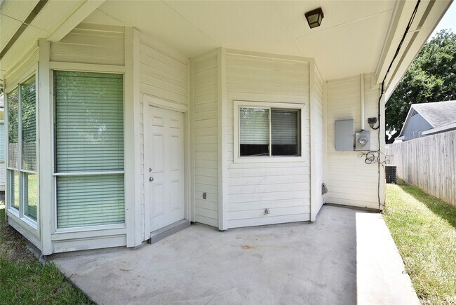 Building Photo - 5830 Hornwood Dr