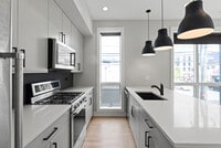 Building Photo - 1050 W Cornelia Ave