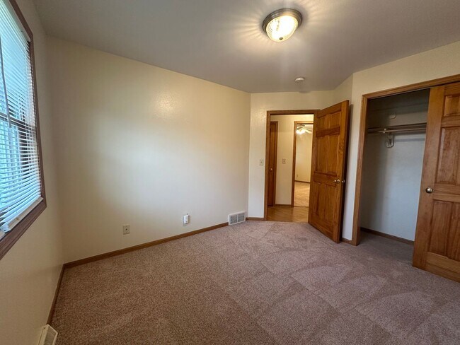 Building Photo - 315-317 N Watertown St
