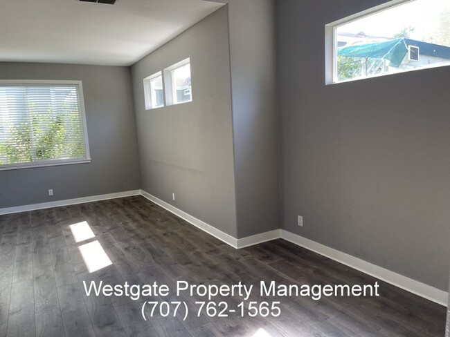 Building Photo - 1453 Woodside Cir