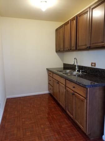 Building Photo - 206 W Cedar Ave