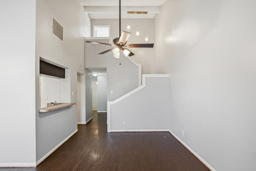 Building Photo - 202 Teakwood Dr