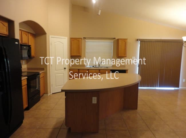 Building Photo - 3 bed/ 2 bath in Sarah Ann Ranch!