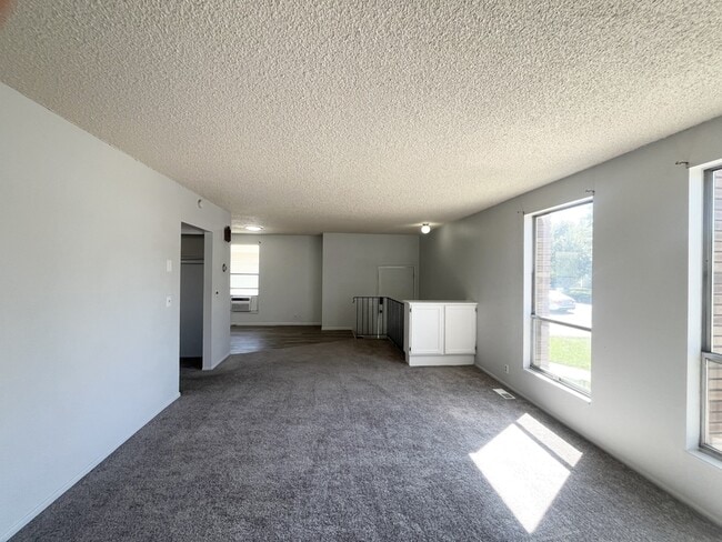 Building Photo - 1265 Crandall Ave S