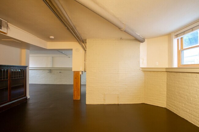 Building Photo - Amazing Find! Spacious Daylight Basement Studio with Loads of Character!