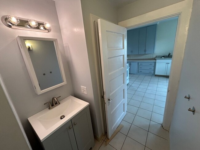 Building Photo - 15-Poplar-St