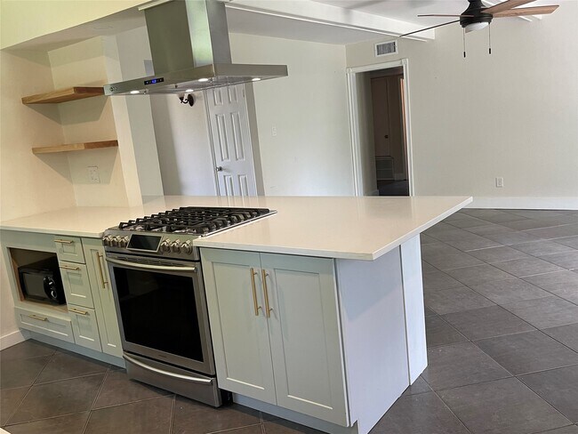 Building Photo - 4011 Ebbtide Dr