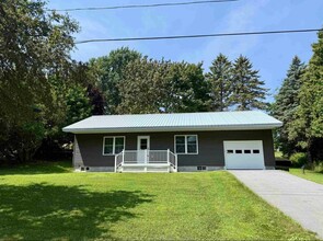 Building Photo - 102 E Shore Dr