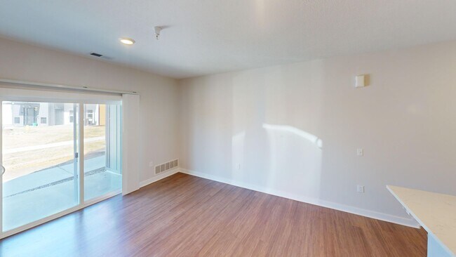 Building Photo - 825 S Washington Ave