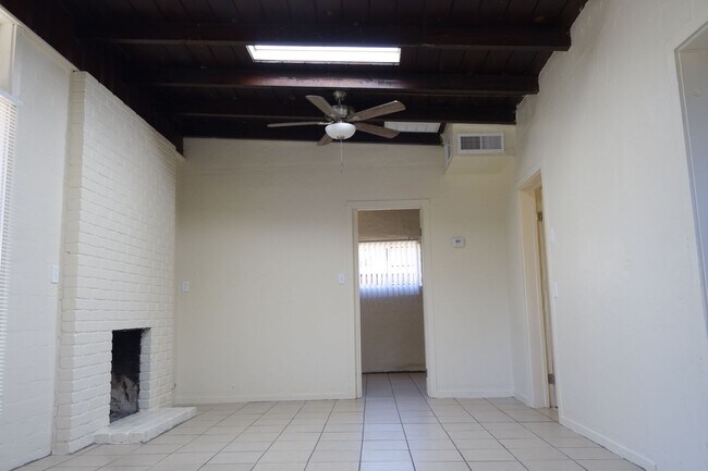 Building Photo - 2531 N Winstel Blvd