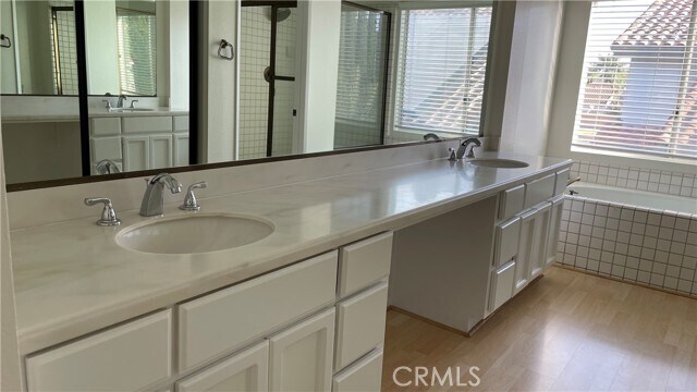 Building Photo - 19 Lorenzo