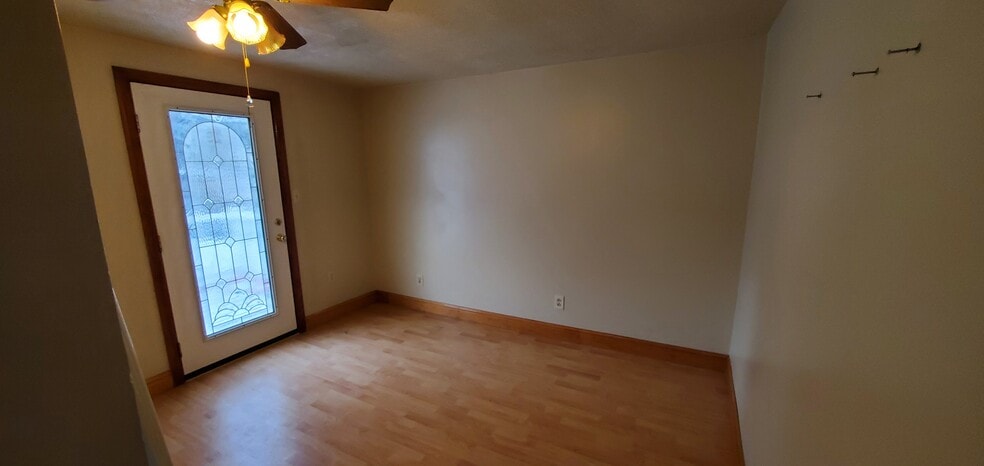 Master bedroom - 410 Morton Ave