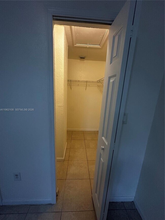 Building Photo - 2912 SE 15th Rd