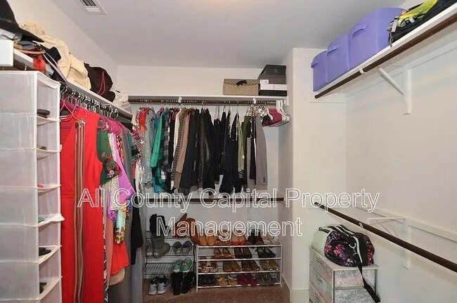 Building Photo - 2204 Capulet St