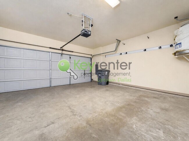 Building Photo - 3124 Carmel St