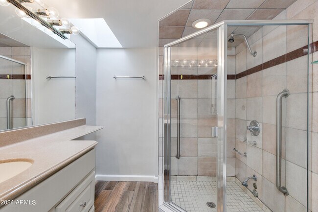 Building Photo - 2348 N 28th Pl