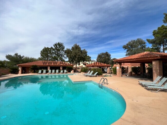 Building Photo - Three Bedroom Townhome in Coronado Ridge