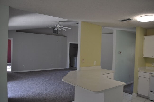 Building Photo - Pine Lakes 3bdrm home on a cul-de-sac!
