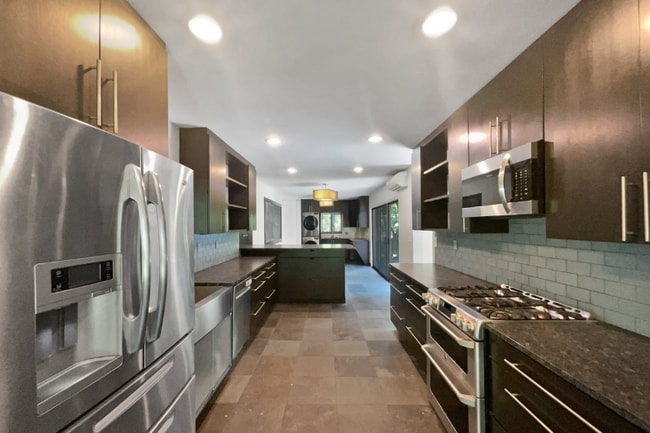 Building Photo - 2645 Hickory Ct