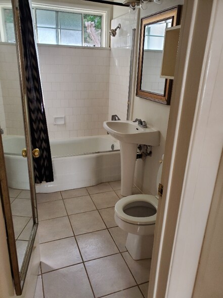 Building Photo - 2614 Grand Canal