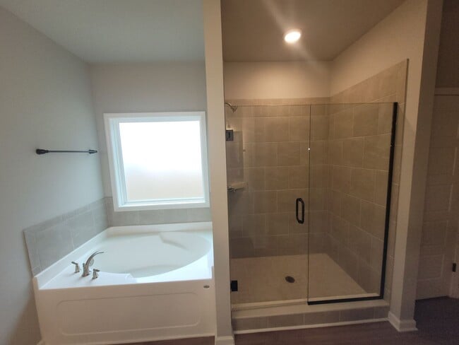 Building Photo - 4 bedroom 2.5 bath