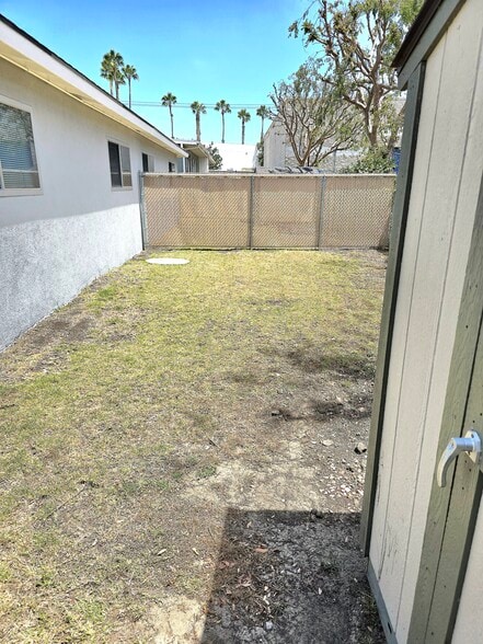 Building Photo - 2974 Sherwin Ave