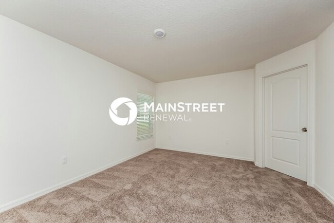 Building Photo - 4 Bedroom Pet-Friendly Home in Mascotte, FL with Main Street Renewal