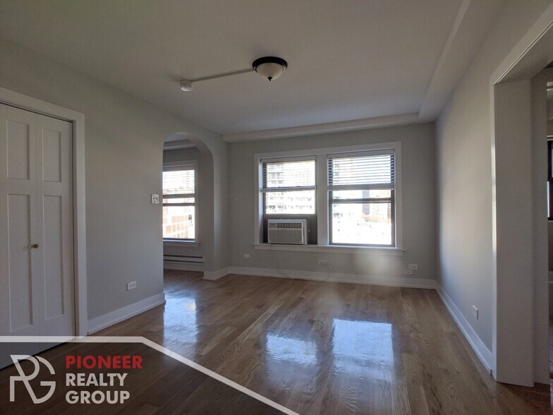 Building Photo - 532 W Arlington Pl