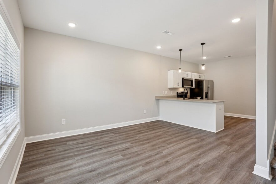 Building Photo - 2815 Trenton Rd