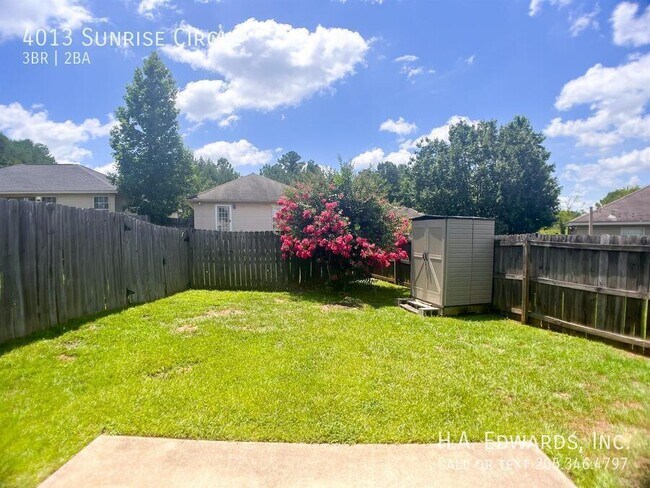 Building Photo - 4013 Sunrise Cir