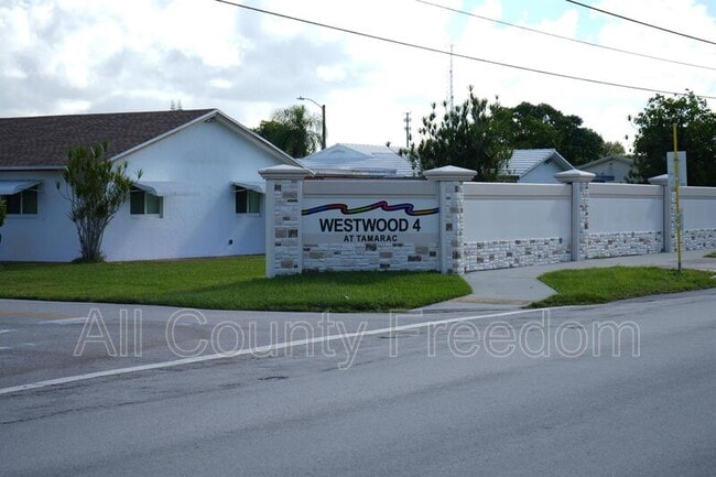 Building Photo - 7000 NW 95th Terrace