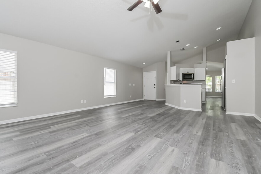 Building Photo - 3208 Summer Cruise Dr
