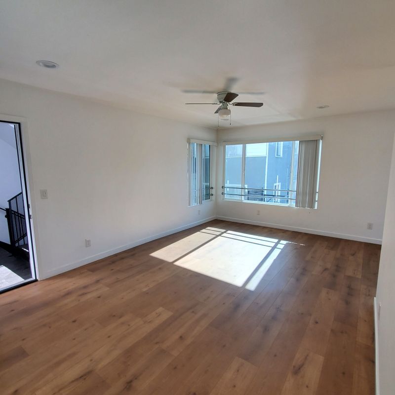 Building Photo - 7119 Mountain View Ave