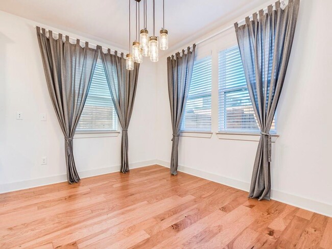Building Photo - 2208 Capulet St