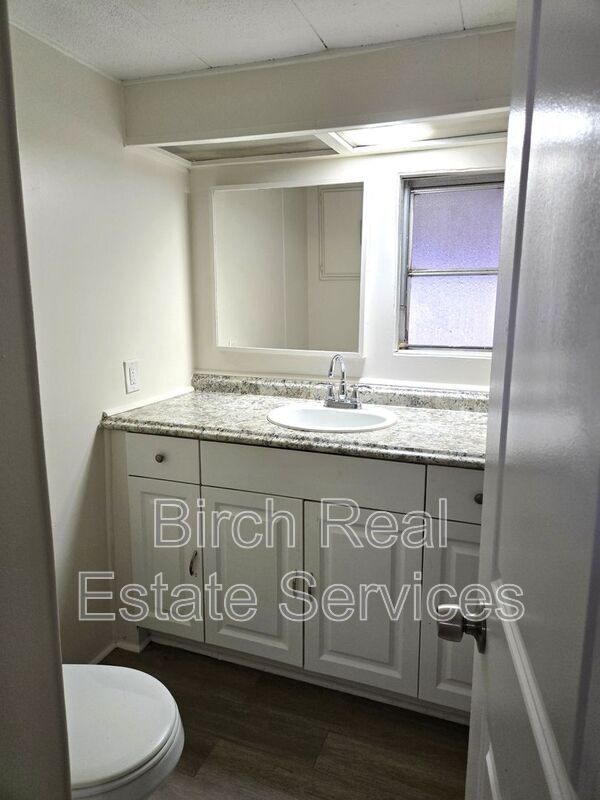 Building Photo - 7106 Commons Blvd