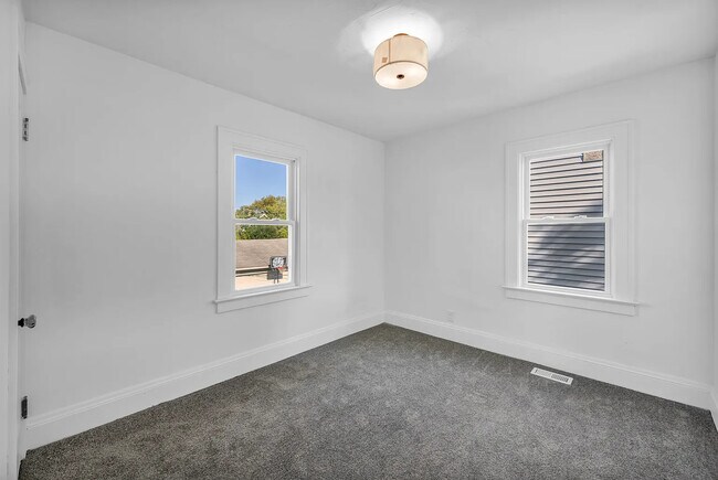 Building Photo - 2128 Hampstead Rd