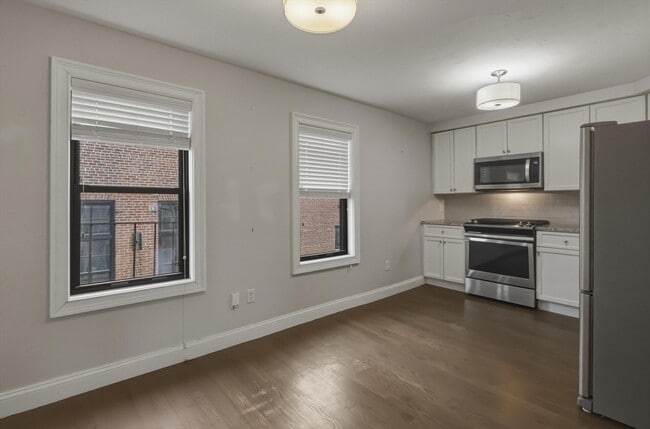 Building Photo - 135 Havre St