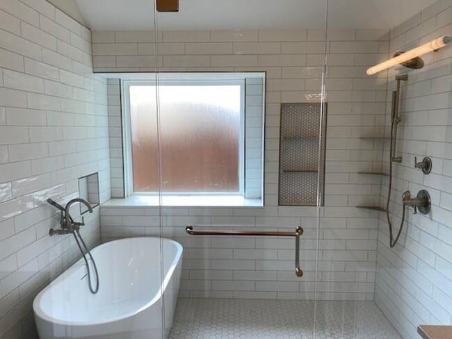 Building Photo - $500 Off First Full Month’s Rent with Move...