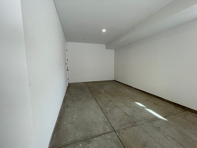 Building Photo - JUST COMPLETED MODERN TOWNHOMES! Never Liv...
