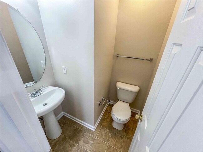 Building Photo - 6205 Tree Ridge Dr N W