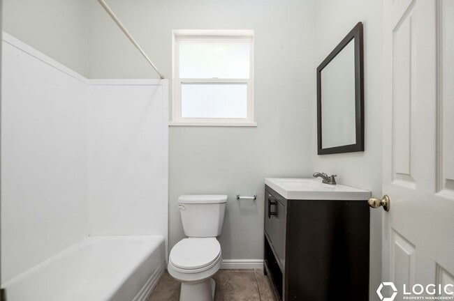 Building Photo - 559 E 800 S