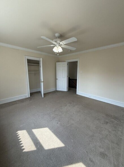 Building Photo - 405 Maple Ave