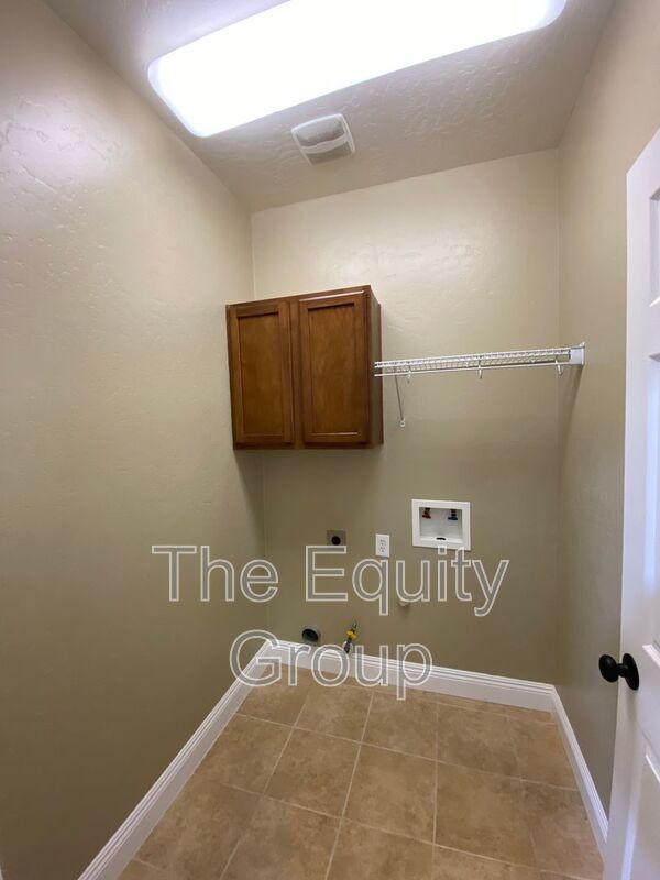 Building Photo - 1424 N Oliveto Ct