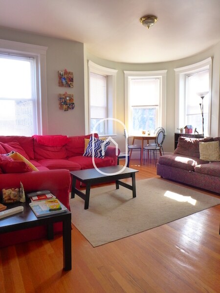 Building Photo - 144 Strathmore Rd