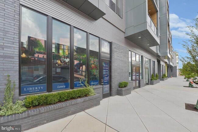 Building Photo - 236 W Thompson St