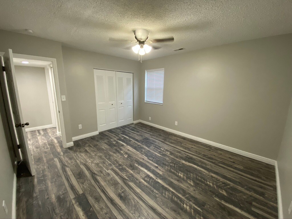 Building Photo - 9057 W Swan Cir