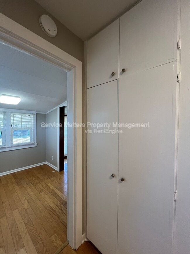 Building Photo - 3305 E Blount St