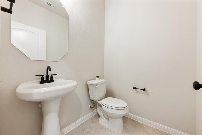 Building Photo - 283 Ranier Wy