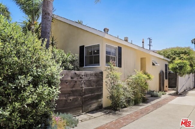 Building Photo - 4085 Van Buren Pl