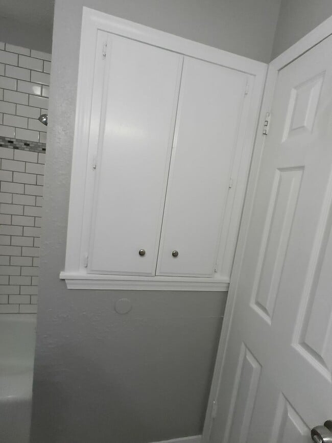 Building Photo - Better Than New! W/appliances!